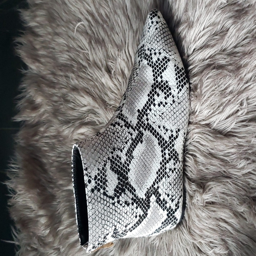 Snake Print Ankle Boots Pointed Toe Flat Booties - Picture 6 of 8